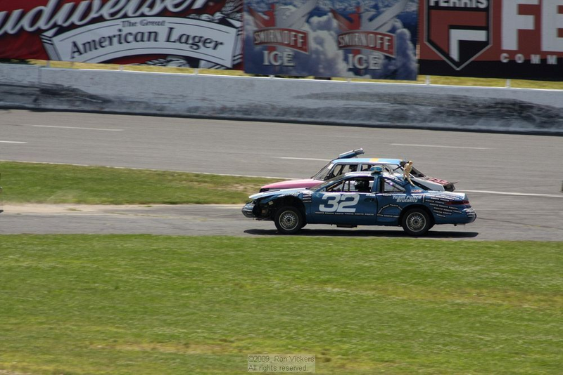 Illustration for article titled The 24 Hours Of LeMons New England 2009 Über Gallery, Part 2
